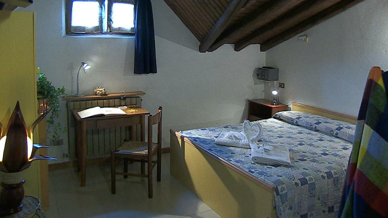 Hotel Rondanino Lanzo dʼIntelvi Екстериор снимка