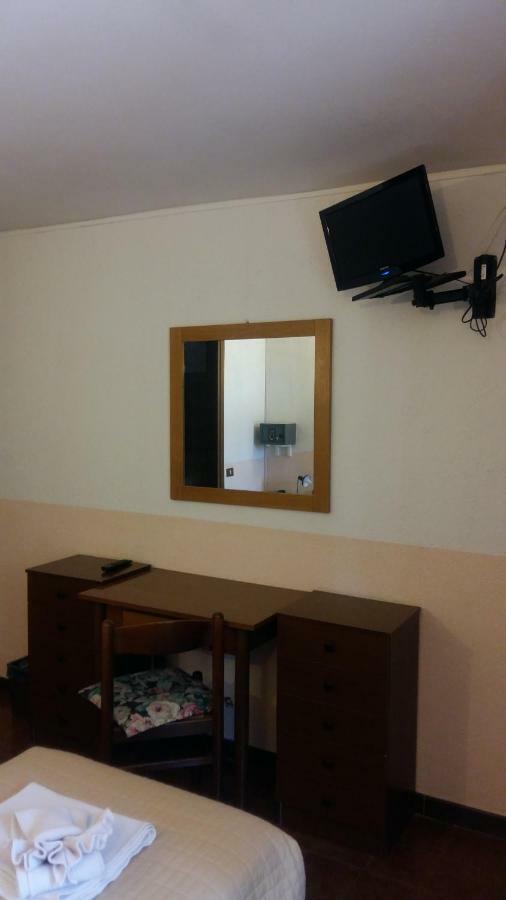 Hotel Rondanino Lanzo dʼIntelvi Екстериор снимка