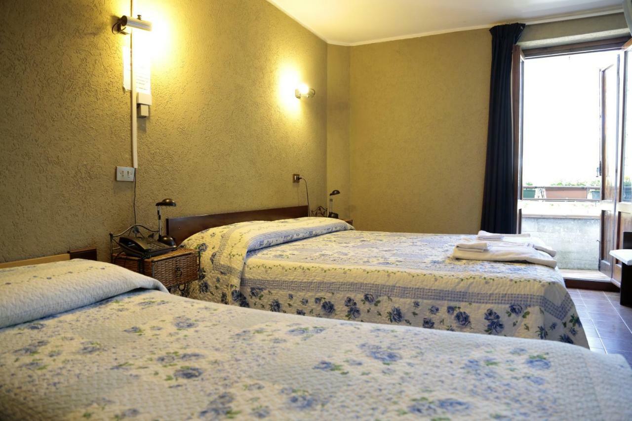 Hotel Rondanino Lanzo dʼIntelvi Екстериор снимка